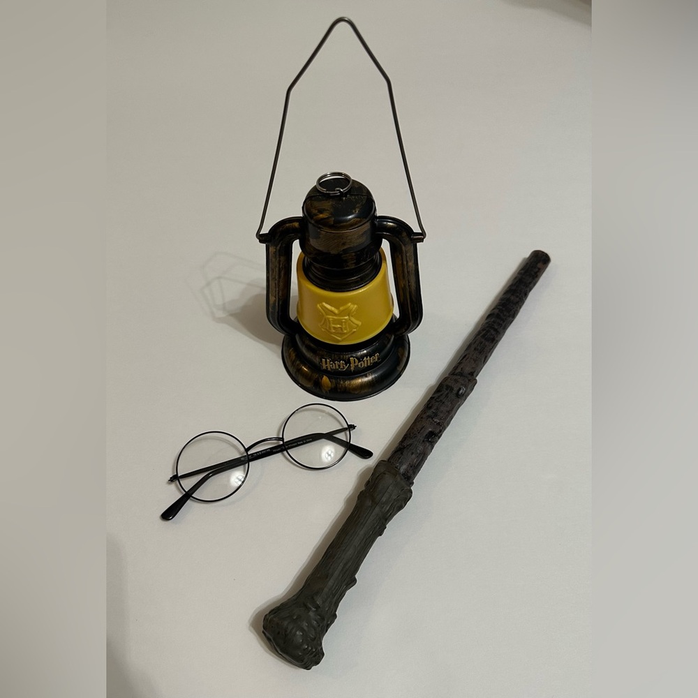 Harry Potter Halloween Costume accessories - wand, Glasses, & Lantern